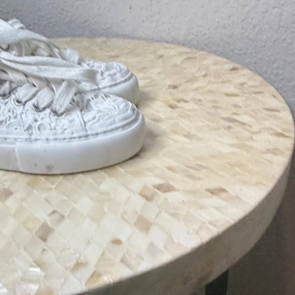 Kids White Lace Sneakers kid’s size 29 (toddler 5)